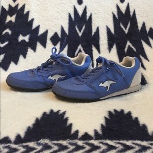 Kangaroos blue and white shoes with side pocket